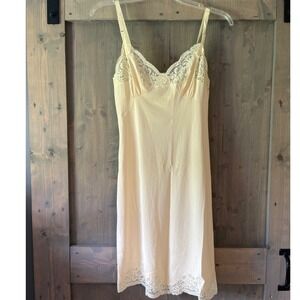 Vintage Shadowline Slip Size 32 100% Nylon and Lace Ivory Chemise Nightie‎ Silky